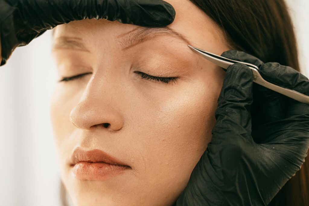 /images/the-art-of-eyebrow-grooming-and-shaping.jpg